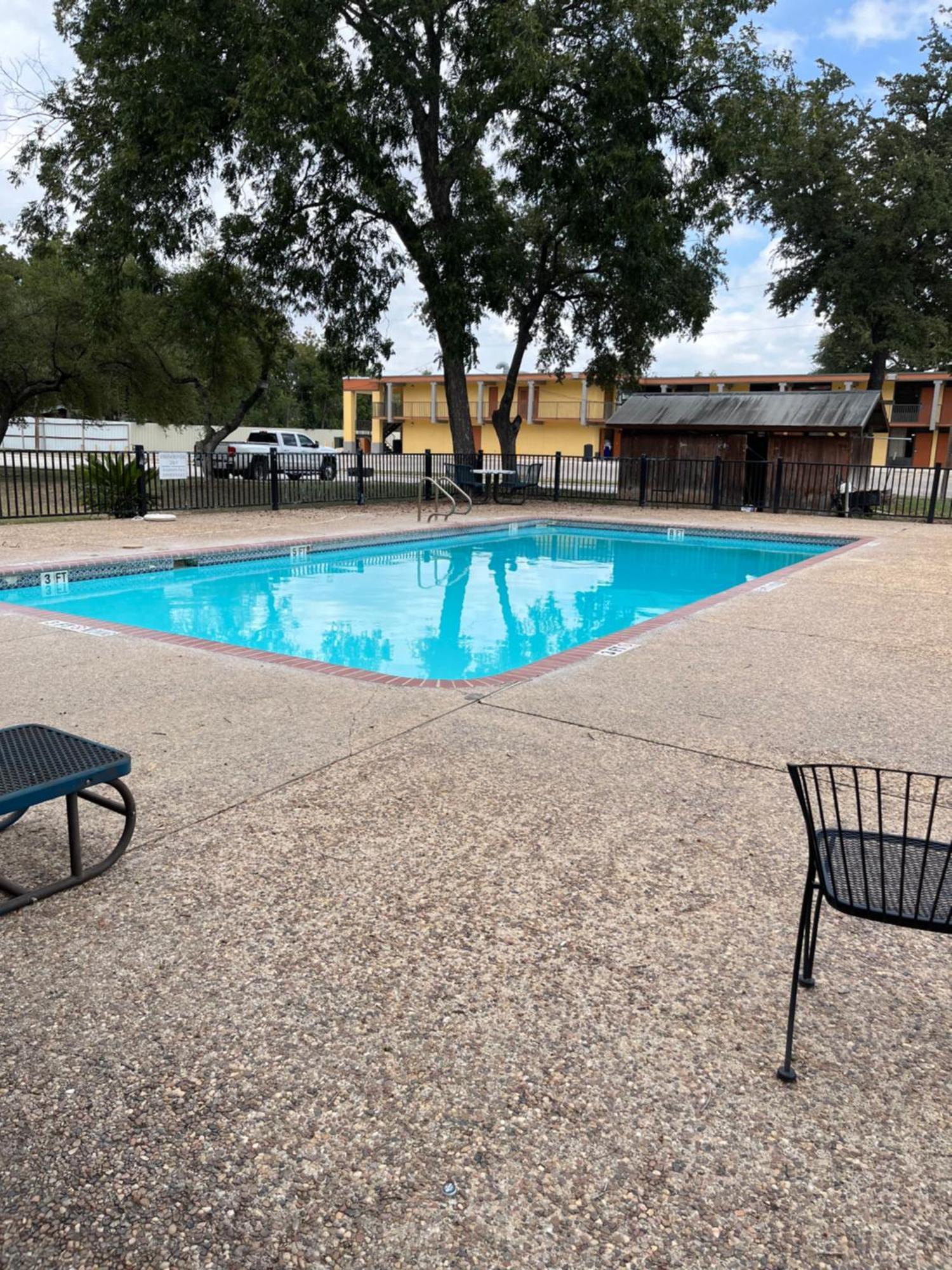 Hotel Isabella Uvalde Luaran gambar